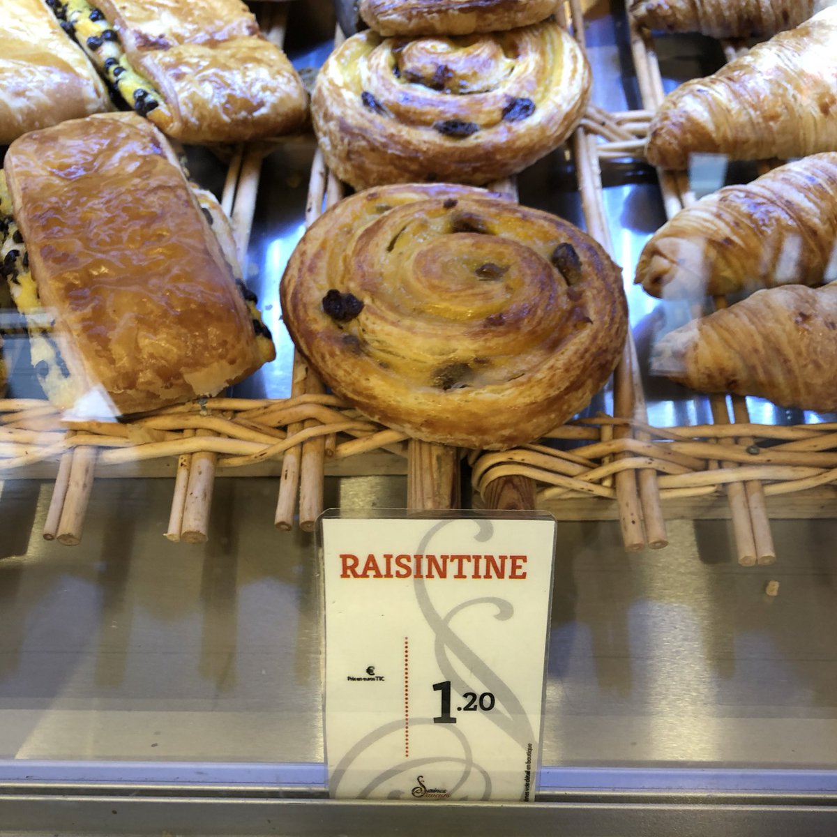 chocoblast-pain-au-chocolat-vs-chocolatine-une-boulangerie-va